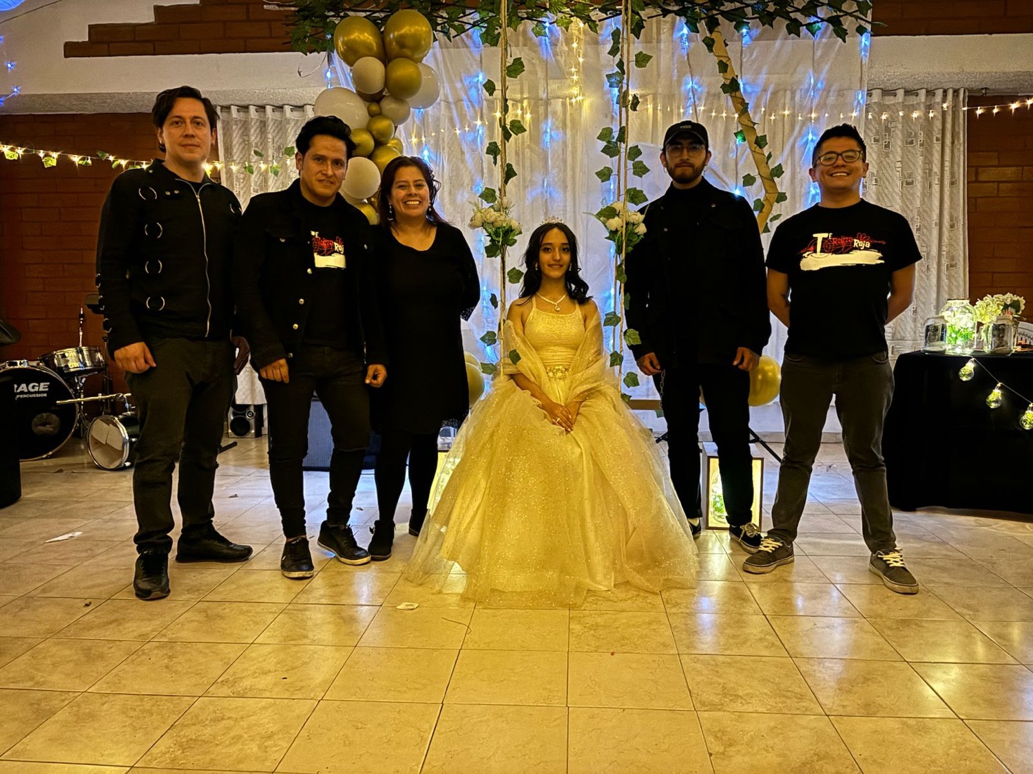 Te Razza Roja amenizando una fiesta de quince años
